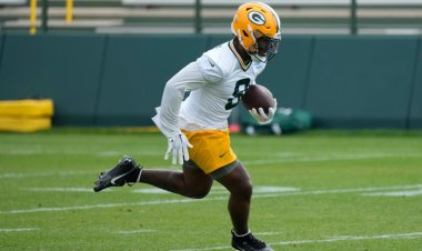 Packers Quarterback Aims to Help Josh Jacobs Avoid NFL Record for Lack of Touchdowns