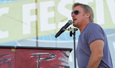 Country Music Star Phil Vassar Opens Up About Surviving Two Near-Death Experiences