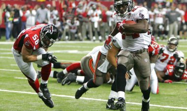 Cadillac Williams on the Mindset of a Running Back: ‘You’ve Got to Be a Little Throwed Off’