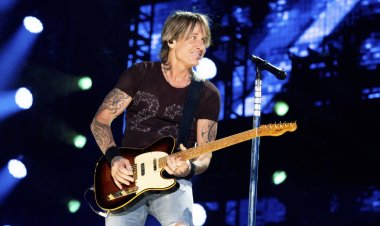 Keith Urban’s Unexpected Free Concert Packs Out Buc-ee’s in Athens, Alabama