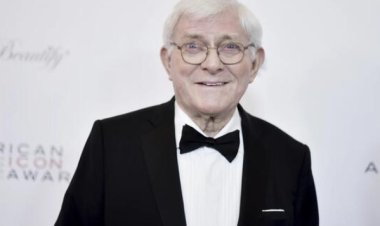 Phil Donahue, whose pioneering daytime talk show launched an indelible television genre, has died