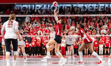 Badgers volleyball ranked No. 3 to open season, face No. 1 Texas and No. 5 Stanford in Milwaukee Sept. 1-2
