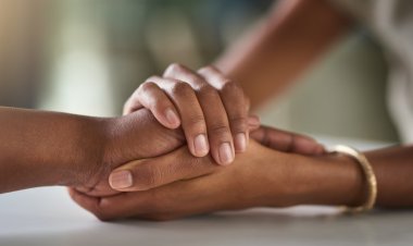 How to Comfort Friends During Grief Without Saying the Wrong Thing