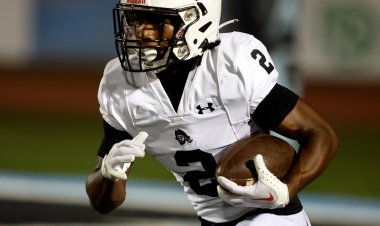 Hoover's Special Teams Secure 17-14 Win Over Western in Broward County Football Showcase