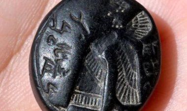 Israeli archeologists unearth rare, 2,700-year-old stone seal near Temple Mount