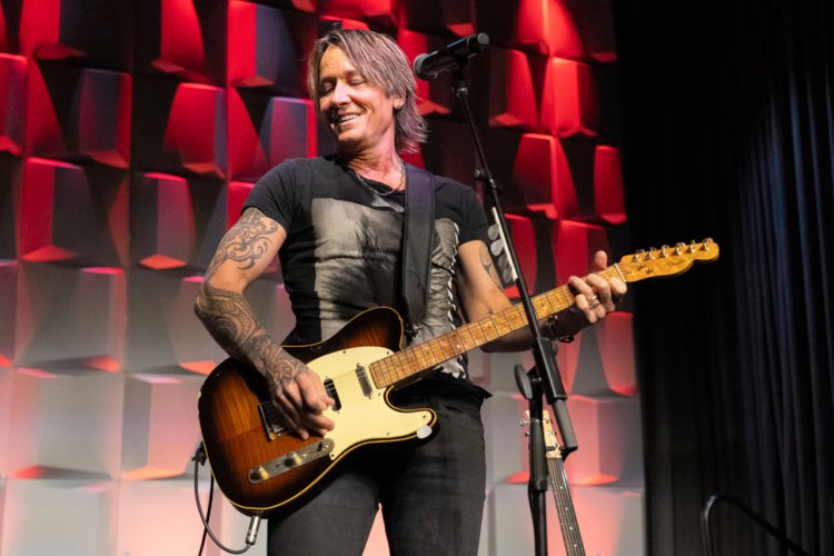 Keith Urban Surprises Alabama Buc-ee’s with an Unforgettable Pop-Up Performance