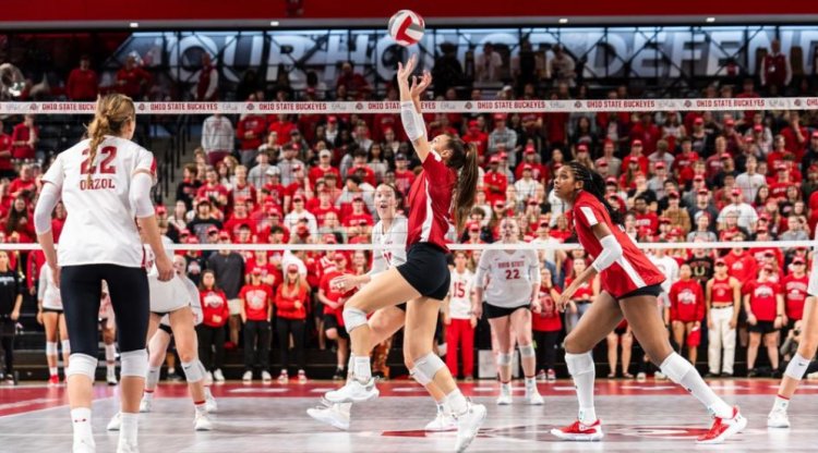 Badgers volleyball ranked No. 3 to open season, face No. 1 Texas and No. 5 Stanford in Milwaukee Sept. 1-2