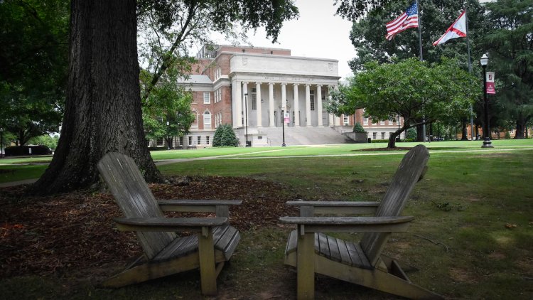 Alabama's Anti-DEI Law Shuts Down Diversity Offices at Universities