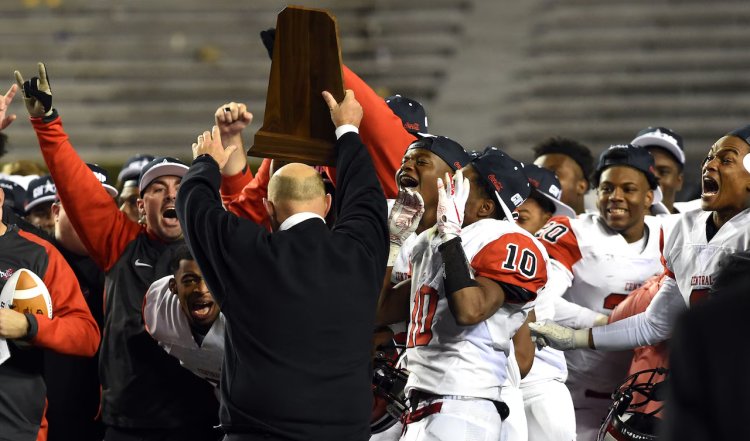 Top High School Football Teams in Alabama: Reader Picks and Memorable Moments