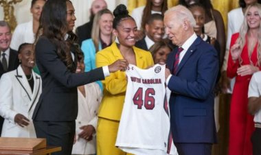 NCAA women’s, men's basketball champs honored at the White House