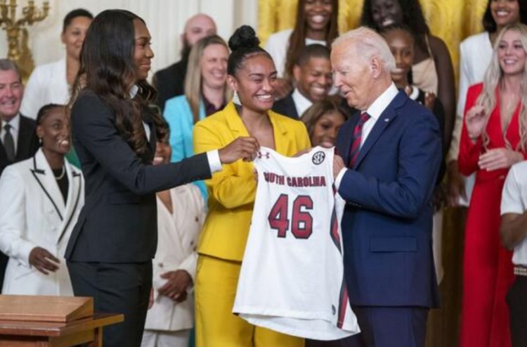 NCAA women’s, men's basketball champs honored at the White House