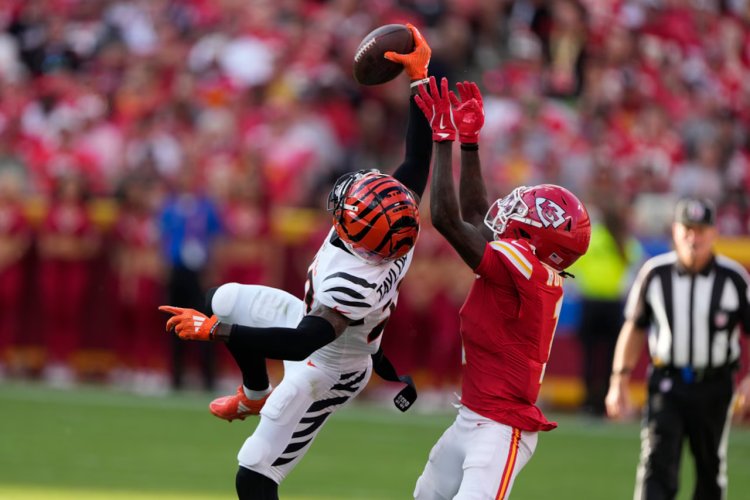 Former Alabama Star Cam Taylor-Britt’s One-Handed Interception Stuns Kansas City