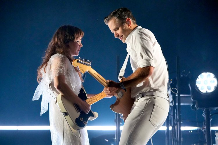 The Postal Service Announces "Indefinite Hiatus" After 20th Anniversary Tour