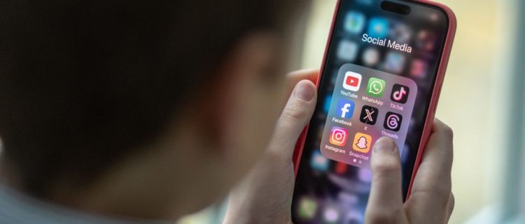 Blue State Bans ‘Addictive’ Social Media Content For Minors, Notifications During School Hours