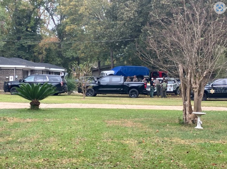 100 gunshots fired as Saraland police fatally shoot man in standoff after chase