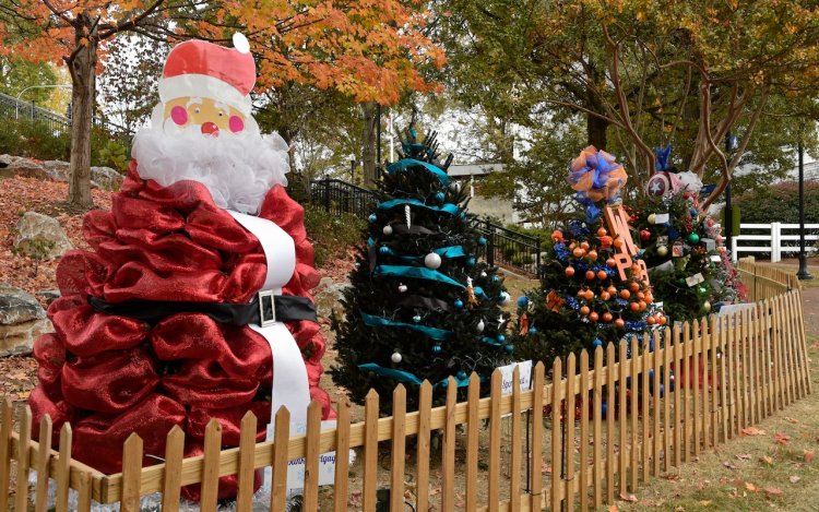 3 Alabama Towns Battling It Out for the Best Christmas Decorations