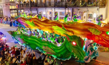 Mardi Gras 2025 Kicks Off in Mobile with Enthusiastic Crowds