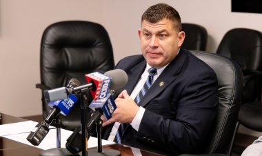 Paul Prince, the former chief of mobile police, is running for mayor amid controversy.