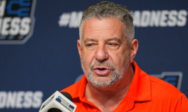 At the NCAA Press Conference, Bruce Pearl claims that God inspired him to support American hostages.