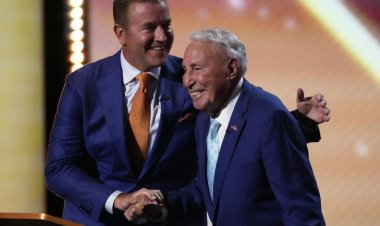 Lee Corso was honored at the ESPYs with an emotional farewell tribute, saying, "I just wanted to make people smile."