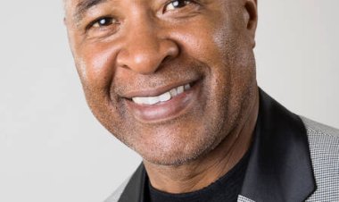 Returning to Mobile with her son and grandson, Ozzie Smith gives local youth a powerful message of perseverance.