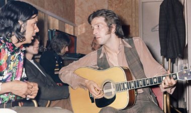 At the age of 77, Bobby Whitlock, a co-founder of Derek and the Dominos and an Eric Clapton collaborator, died.