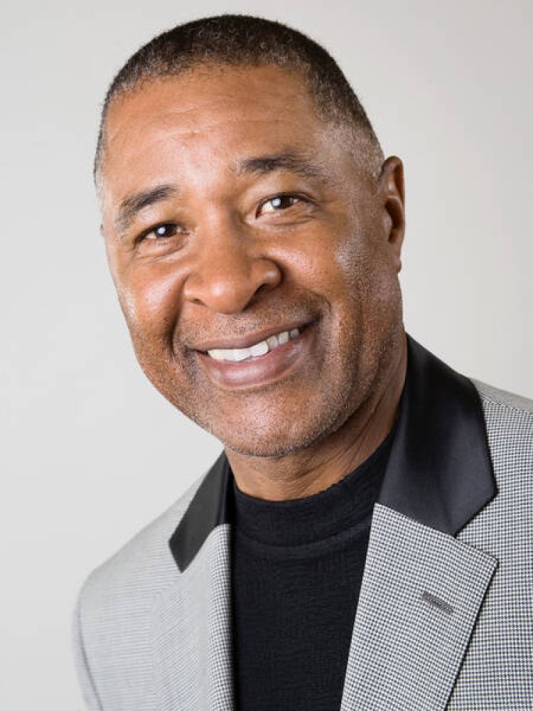 Returning to Mobile with her son and grandson, Ozzie Smith gives local youth a powerful message of perseverance.
