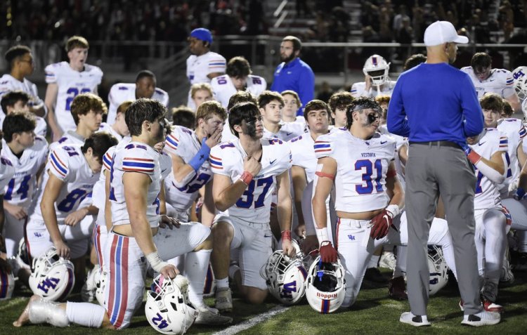 Vestavia Hills witness explosive second half as Thompson surges through the area in Week 5. Showdown.