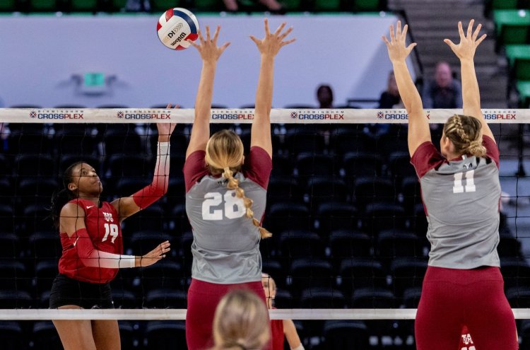 32 Teams Punch Tickets to Elite Eight After Day 1 of Alabama Super Regional Volleyball
